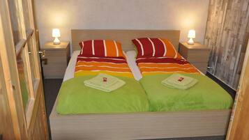 2 bedrooms, iron/ironing board, travel cot, WiFi