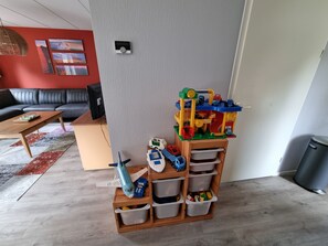 Children’s area - Villa Asurrie, new sofa and armchair, very nice garden, final cleaning included. (Julianadorp)