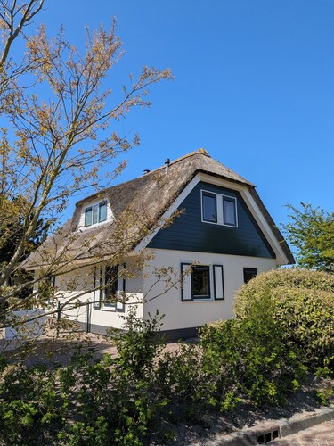 Villa Asurrie, new sofa and armchair, very nice garden, final cleaning included.