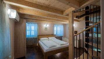 2 Schlafzimmer, Schreibtisch, Bügeleisen/Bügelbrett, WLAN