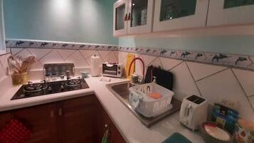 Fridge, microwave, stovetop, coffee/tea maker