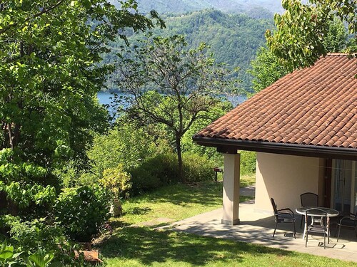 Nice house, big garden, at the Orta lake, children and pets are welcome