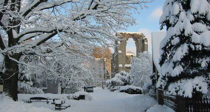 Top asunto pieni kompleksi, 3 tähteä, 2 hlöä. 40sqm, parveke, 1 makuuhuone. W-lan