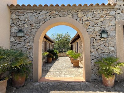 Charming finca - 800m to Artà with views of San Salvador, pool, air conditioning 