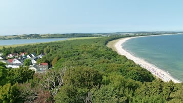 Plage à proximité, chaises longues