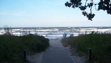 Plage à proximité, chaises longues