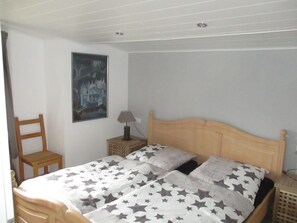 2 bedrooms, WiFi, bed sheets