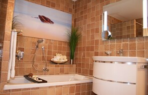 Vasca, asciugacapelli, bidet, asciugamani