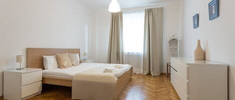 1 habitación, tabla de planchar con plancha, wifi gratis y ropa de cama