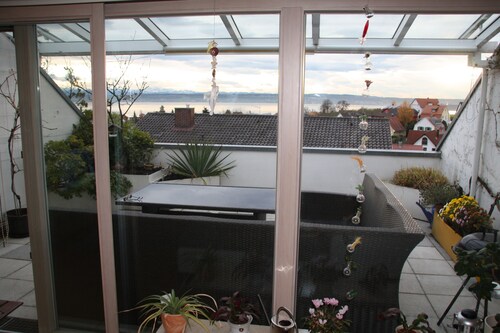 Spacious apartment with stunning views of Lake Constance and the mountains
