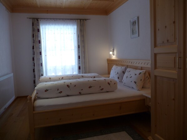 1 bedroom, WiFi, bed sheets