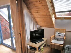 TV, DVD player, books, stereo