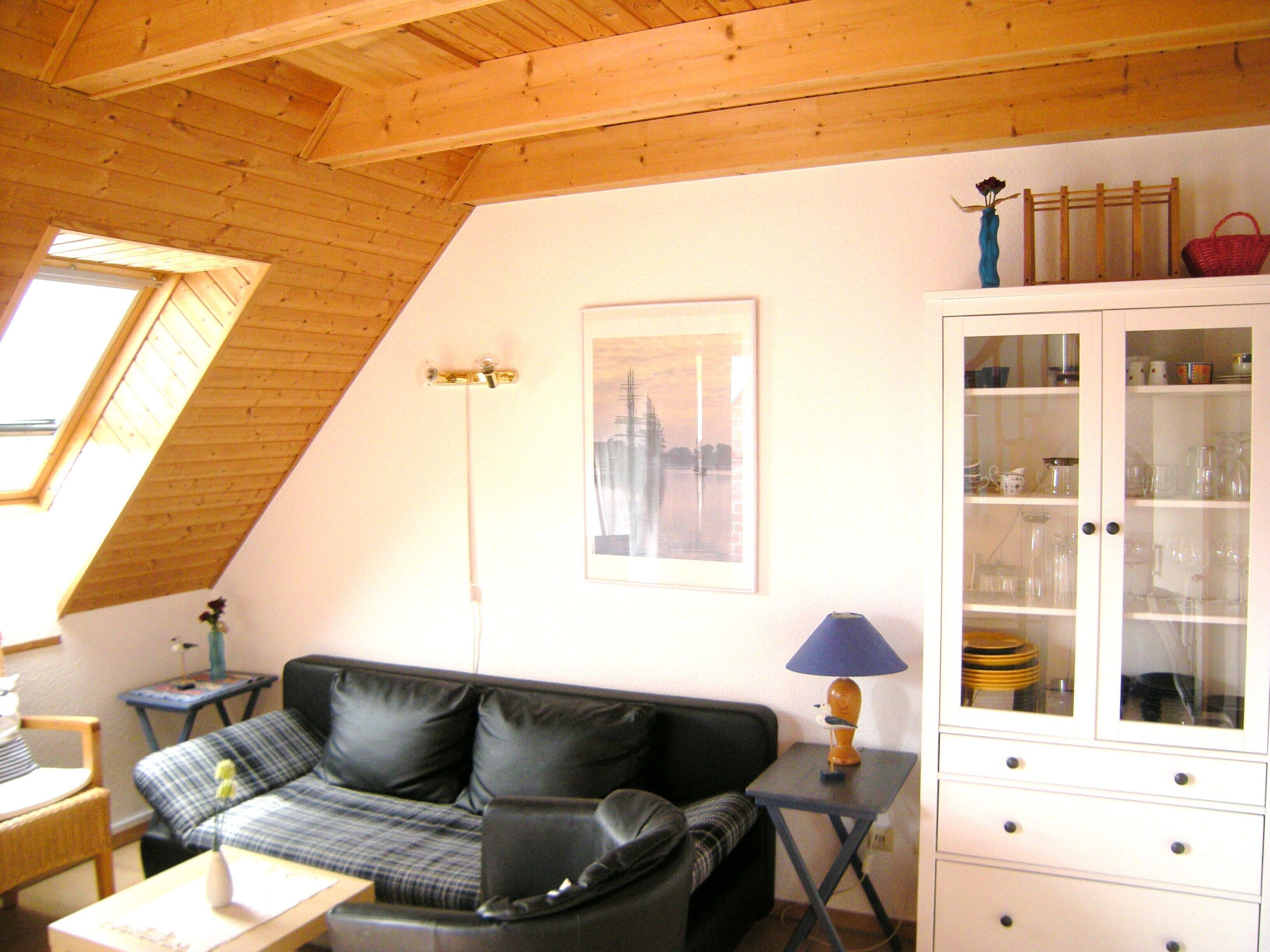 TV, DVD player, books, stereo