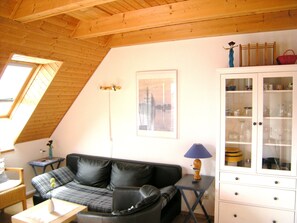 TV, DVD player, books, stereo