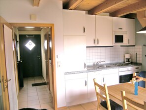 Refrigerador, microondas, parrilla de estufa y lavavajillas