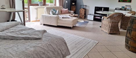 1 habitación, escritorio, wifi gratis y ropa de cama