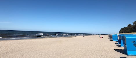 På stranden