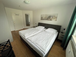 2 Schlafzimmer, Bügeleisen/Bügelbrett, Reisekinderbett, kostenloses WLAN