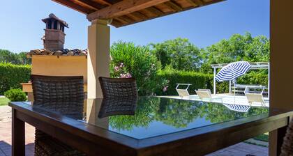 Villa with high comfort with pool near the sea, dish & washing maschine,