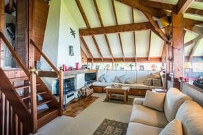 TV, fireplace, stereo