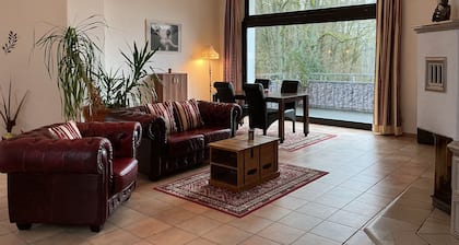 Villa Warzenburg, Fewo-2 mit Panorama-Blick, Balkon und Kamin. Urlaub mit Hund.