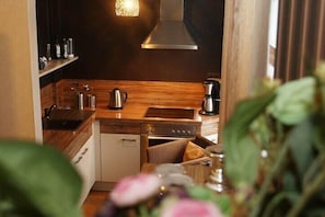 Kühlschrank, Mikrowelle, Ofen, Herdplatte