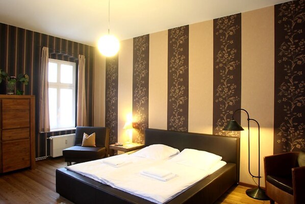 1 habitación, tabla de planchar con plancha, wifi y ropa de cama 