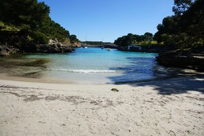 Beach nearby, sun-loungers, beach towels