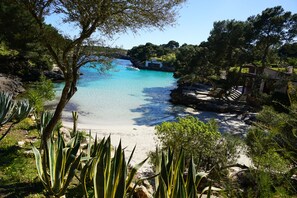 Beach nearby, sun-loungers, beach towels
