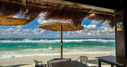 Für Kurzentschlossene: Ferienhaus nah am Strand mit Pool, WLAN u. Klima