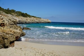 Beach nearby, sun loungers, beach towels