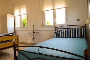 4 bedrooms, iron/ironing board, free WiFi, bed sheets