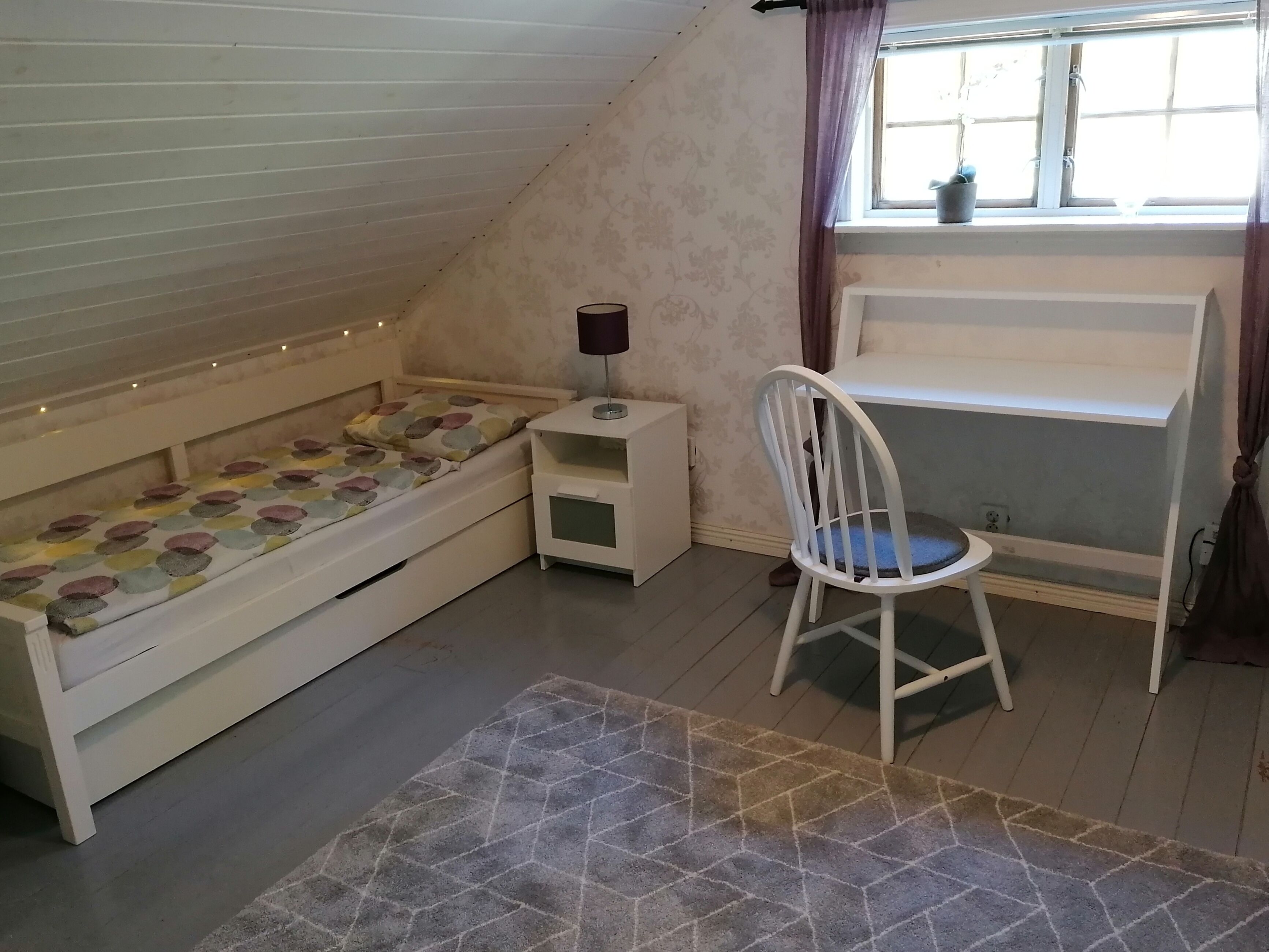 3 bedrooms, desk, iron/ironing board, travel crib