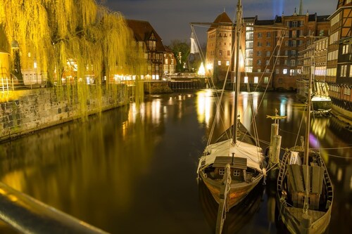 Excl. Apartment 69 sqm, quiet central location 5 minutes walk to the historic old town 