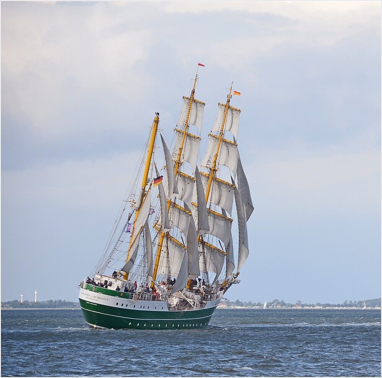 Die 'Alexander von Humboldt II' Viele Traditionssegler nehmen auch Gäste mit