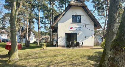 Charming fisherman's cottage on the Szczecin Lagoon on a large plot.