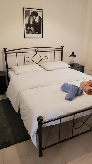 2 sovrum, skrivbord, strykjärn/strykbräda och gratis wi-fi