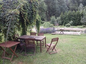 Outdoor dining - 6 cottages ideal for family gatherings near the Spreewald. (Lübbenau/Spreewald)