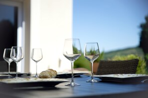 Outdoor dining - L'OEUILLADE: calm and tranquility in Champagne (Œuilly)