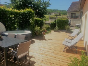 Outdoor dining - L'OEUILLADE: calm and tranquility in Champagne (Œuilly)