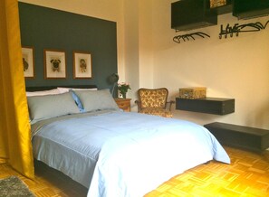 1 bedroom, desk, iron/ironing board, free WiFi - Charmant is centrally located, close to uni (Duisburg)