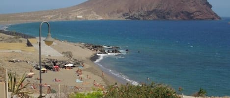 Una spiaggia nelle vicinanze