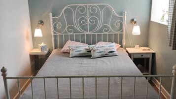 3 slaapkamers, een strijkplank/strijkijzer, gratis wifi, beddengoed