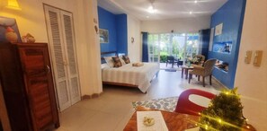 Coffres-forts dans les chambres, fer et planche à repasser