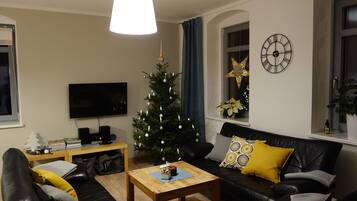 Smart-TV, Bücher, Stereoanlage, Drucker