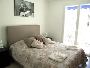 1 habitación, tabla de planchar con plancha, internet y ropa de cama 