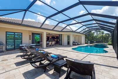 Cape Coral villa on the canal in the southwest, south-facing, pool + spa