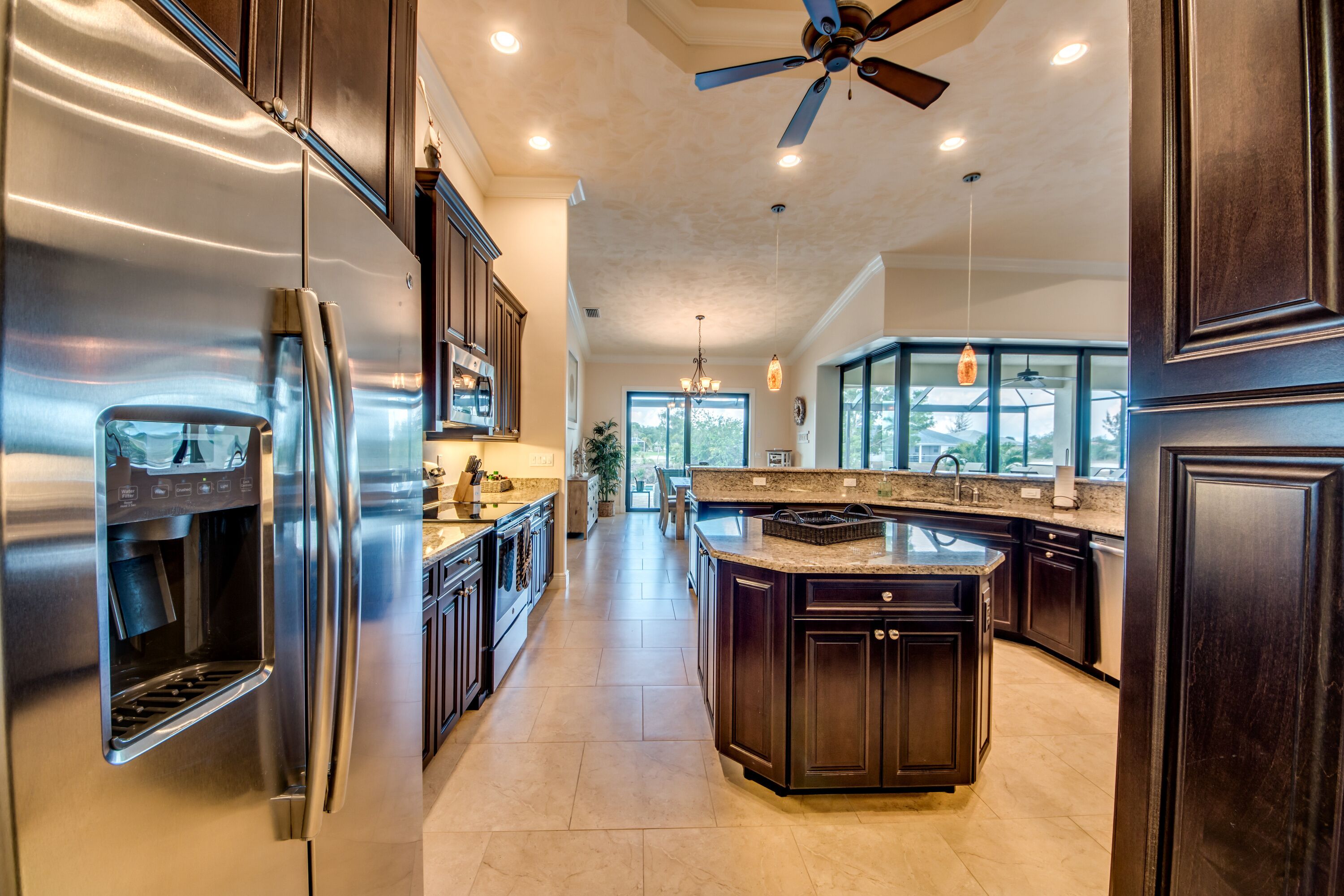 雪櫃、微波爐、焗爐、爐具