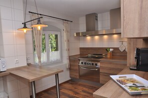 Fridge, microwave, oven, stovetop - Vacation home in a beautiful location Wellness area can be booked on request (Bad Dürrheim / Öfingen)