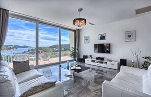 Fernseher, Tischtennisplatte